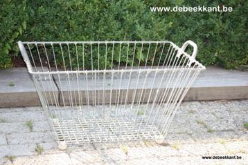 Retro vintage oude wasmand metaal beschikbaar voor biedingen