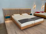 Design bed in kernbeuk met hoofdbord en nachttafels, Ophalen, Modern design, Bruin, 180 cm