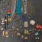 Lot 50 bijoux fantaisie, Bijoux, Sacs & Beauté, Enlèvement