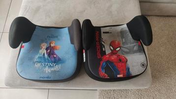 Te koop set van 2 kinderboosters prijs: 20€ voor 2 beschikbaar voor biedingen