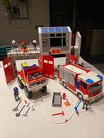 Playmobil brandweerkazerne met 2 brandweerwagens, Kinderen en Baby's, Speelgoed | Playmobil, Ophalen of Verzenden, Gebruikt