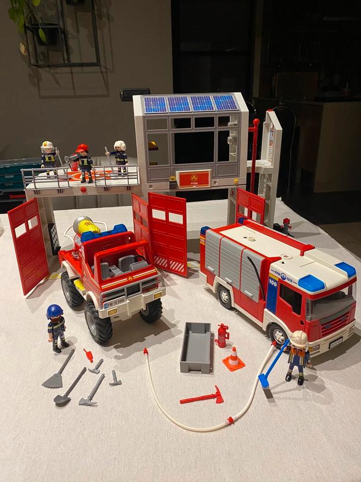 Playmobil brandweerkazerne met 2 brandweerwagens, Kinderen en Baby's, Speelgoed | Playmobil, Gebruikt, Ophalen of Verzenden