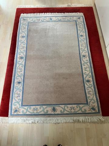 Tapis indo-népalais 122 x 177 cm avec certificat disponible aux enchères