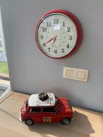 Horloge rouge + voiture, Maison & Meubles, Comme neuf, Enlèvement