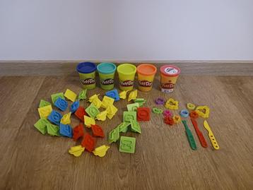 Play-Doh (5 potjes + alfabet en cijfer vormpjes)