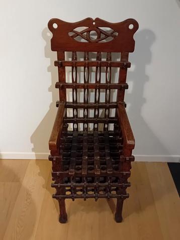 antieke unieke stoel beschikbaar voor biedingen