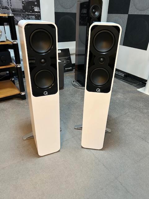 Q acoustics 5040 wit (ex demo 5j garantie), Audio, Tv en Foto, Luidsprekerboxen, Nieuw, Front, Rear of Stereo speakers, 120 watt of meer