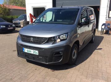 Peugeot Partner benzine, navi, trekhaak, zetelverwarming,... beschikbaar voor biedingen