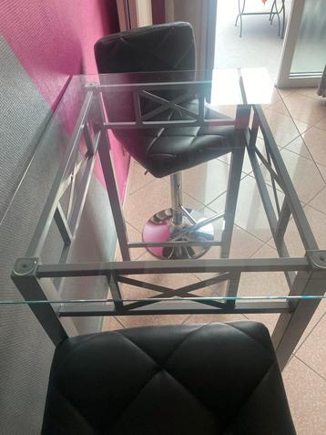 Table haute avec 2 tabourets 75€ Herstal beschikbaar voor biedingen