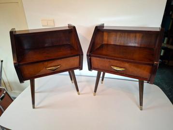 Duo vintage nachtkastjes beschikbaar voor biedingen