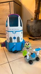 Buzz lightyear figuur met raket en autotje, Ophalen, Zo goed als nieuw