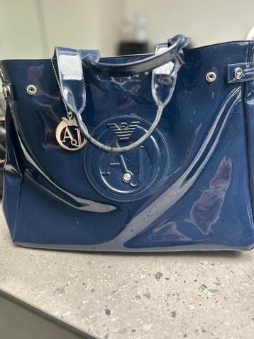 Handtassen beschikbaar voor biedingen