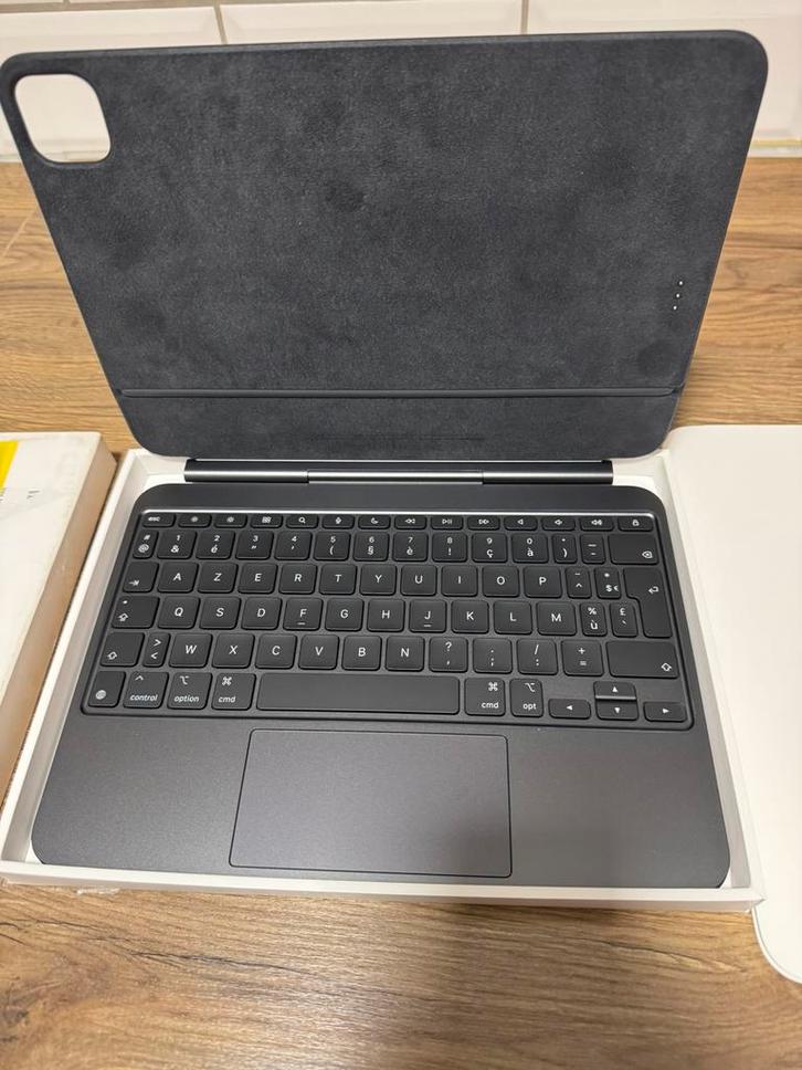 Apple iPad Pro - Magic keyboard - Azerty - NIEUW / Spotprijs, Computers en Software, Tablet-hoezen, Zo goed als nieuw, Ophalen of Verzenden
