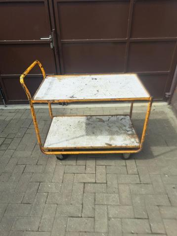 tafelwagen beschikbaar voor biedingen