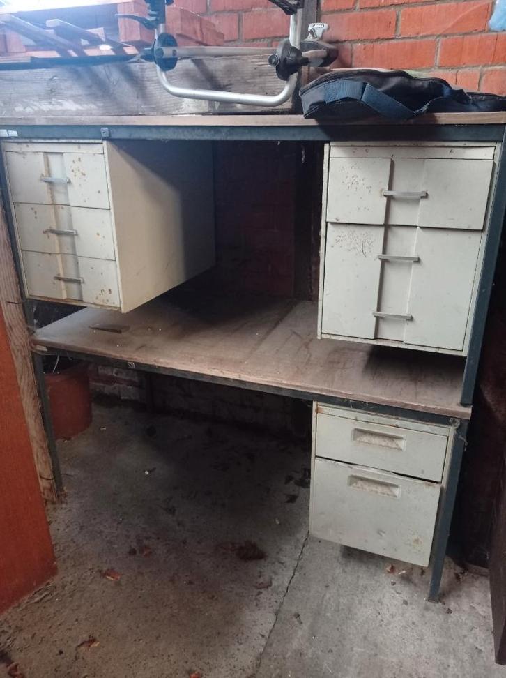 werkbank - ijzeren bureau, Bricolage & Construction, Établis, Utilisé, Étau, Enlèvement