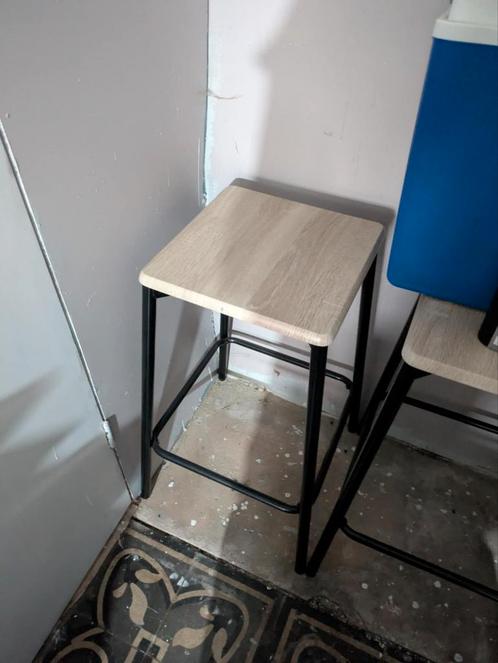 Hoge tafel met 4 krukken, Huis en Inrichting, Barkrukken, Zo goed als nieuw, 4 krukken, Ophalen