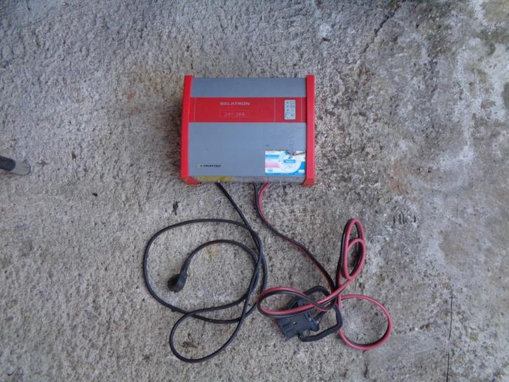 Chargeur de batterie Belatron 24v 35a, Articles professionnels, Machines & Construction | Chariots élévateurs & Transport interne