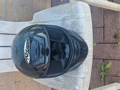 tekoop scooter helm in redelijk staat, Fietsen en Brommers, Brommerhelmen, Medium, Ophalen