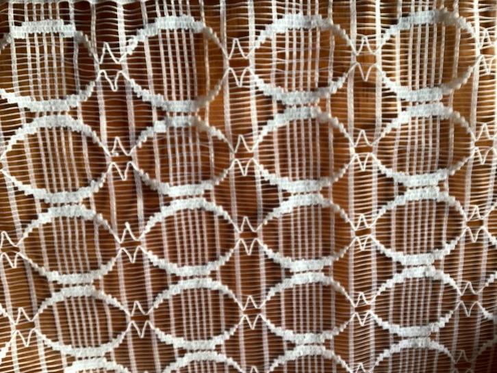 Vintage gordijn., Huis en Inrichting, Stoffering | Gordijnen en Lamellen, Gebruikt, 150 tot 200 cm, 200 cm of meer, Wit, Ophalen of Verzenden