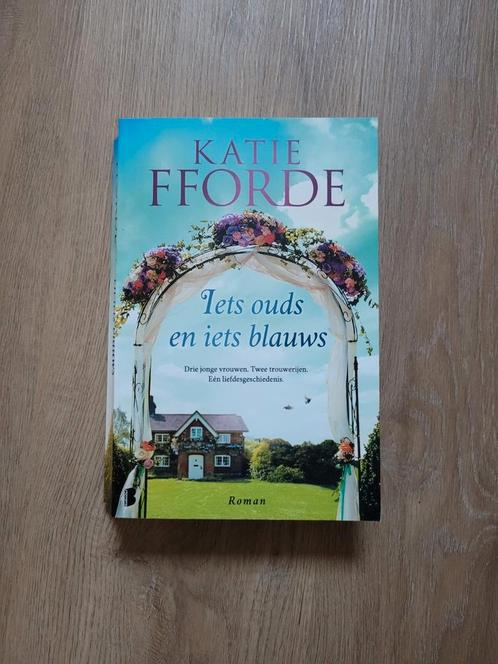 Katie Fforde - Iets ouds en iets blauws, Livres, Littérature, Comme neuf, Enlèvement ou Envoi