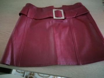 bordeaux rokje ( leder look ) maat 36, Enlèvement ou Envoi, Autres couleurs, Comme neuf, Au-dessus du genou