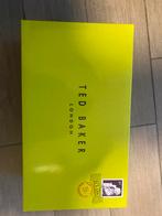 TED BAKER, Ophalen, Gedragen