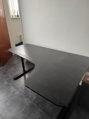 Zwarte bureau ideaal voor 2 schermen + printer beschikbaar voor biedingen