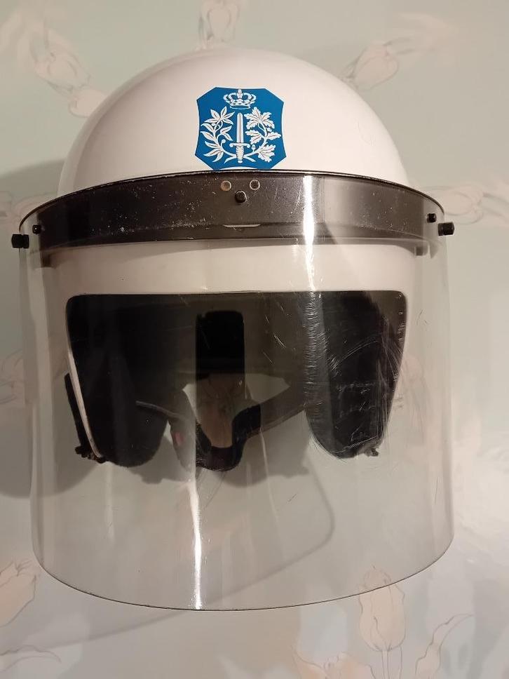 Politie helm oproerpolitie, Verzamelen, Militaria | Algemeen, Rijkswacht, Helm of Baret, Ophalen