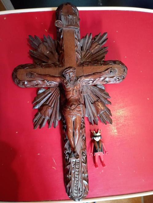 580) Mooi prachtig vormgegeven houten kruis 40x25cm, Antiek en Kunst, Antiek | Religieuze voorwerpen, Ophalen of Verzenden
