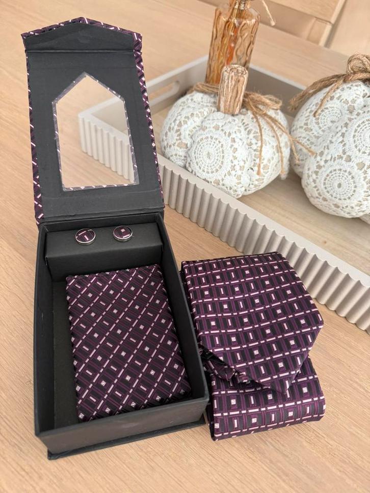 Stropdaset voor heren + zakdoek + manchetknopen, Kleding | Heren, Stropdassen, Zo goed als nieuw, Met patroon, Paars, Ophalen of Verzenden