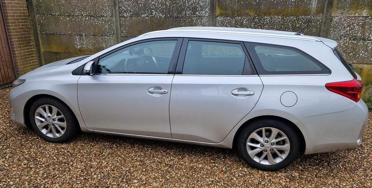 Toyota Auris SW 14 D4D, Autos, Toyota, Particulier, Auris, ABS, Caméra de recul, Airbags, Air conditionné, Bluetooth, Ordinateur de bord