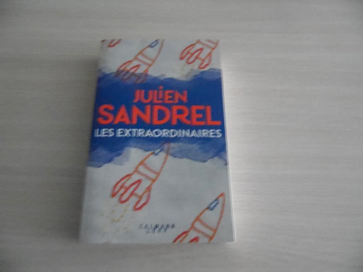 LES EXTRAORDINAIRES        JULIEN  SANDREL, Livres, Romans, Comme neuf, Enlèvement ou Envoi