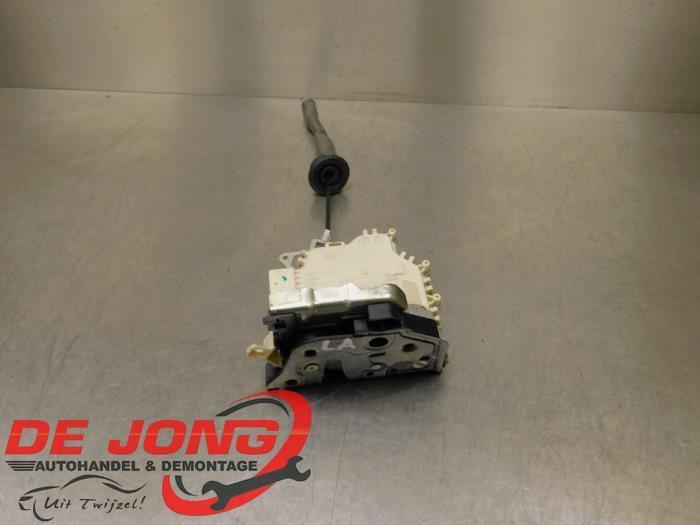 Serrure portière mécanique 4portes arrière gauche d'un Au, Autos : Pièces & Accessoires, Carrosserie & Tôlerie, Audi, Utilisé