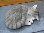 Liggend beeld van een slapende kat, goede keuze!, Tuin en Terras, Ophalen, Nieuw, Kunststof, Dierenbeeld