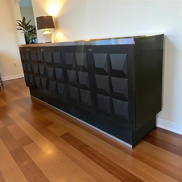 Brutalist Credenza beschikbaar voor biedingen