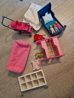 Meubeltjes poppenhuis/barbiehuis en 3 baby's van barbiepop, Verzamelen, Ophalen of Verzenden, Zo goed als nieuw, Poppenhuis