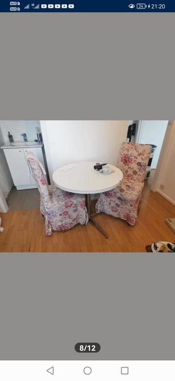 Table ronde diamètre 1 m 20 + 2 chaises beschikbaar voor biedingen