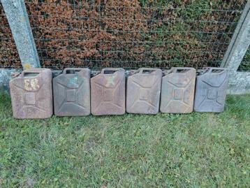 Lot Britse jerrycan's ww2 beschikbaar voor biedingen