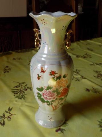 Vase décoratif beschikbaar voor biedingen