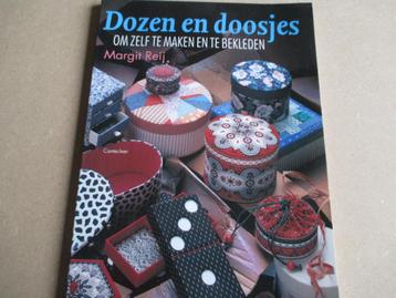 boek mappen en dozen