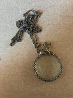 Pendentif loupe avec un fennec, Ophalen