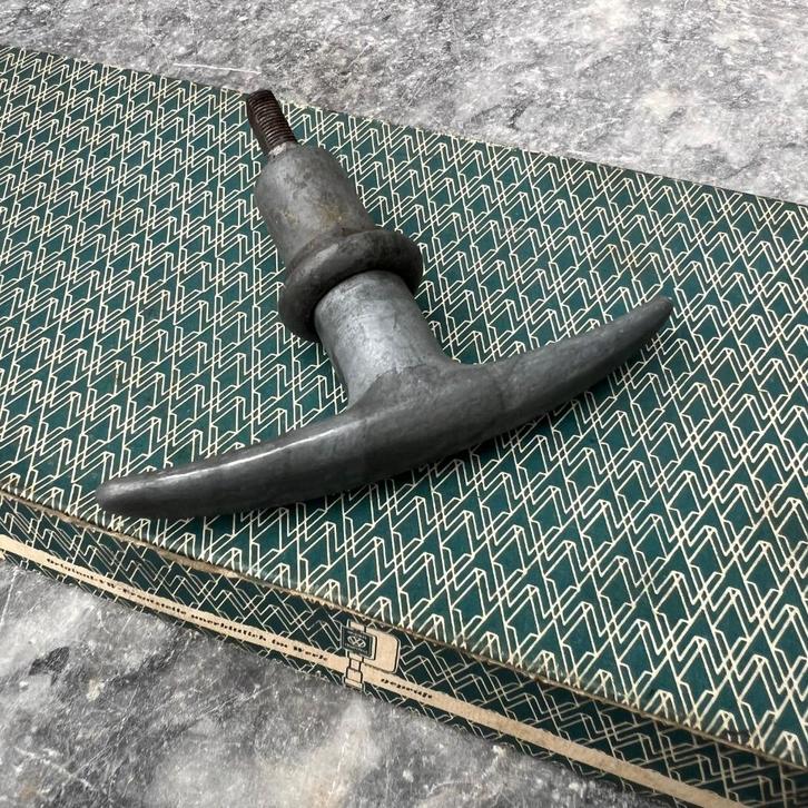 VW Kever standaard kofferdeksel t-greep 53-67 zwitter ovaal, Auto diversen, Auto-accessoires, Zo goed als nieuw, Ophalen of Verzenden