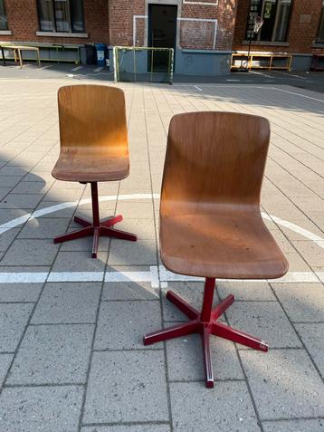 2 vintage schoolstoelen beschikbaar voor biedingen