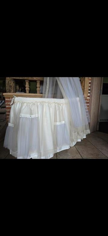 Super mooi wiegje.  Nooit gebruikt voor een  baby. beschikbaar voor biedingen