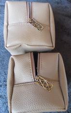 2 make-up tasjes in leder , Armani , samen 6 euro, Gehele gezicht, Beige, Nieuw, Ophalen of Verzenden