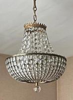 Kristallen kroonluchter, Enlèvement