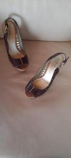 Mooie schoenen van GUESS bruin leer met sleehak van 37, Kleding | Dames, Schoenen, Ophalen of Verzenden, Guess, Schoenen met hoge hakken