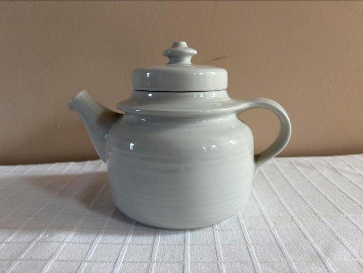 Fins design  witte Arabia theepot  Kaarna  (klein formaat), Huis en Inrichting, Keuken | Servies, Zo goed als nieuw, Keramiek