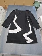 jurk zwart met witte print A-lijn, lange mouw, 38, Noir, Taille 38/40 (M), Porté, Enlèvement ou Envoi