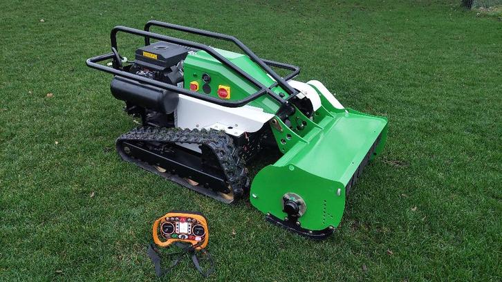 Tondeuse débroussailleuse de pente - RC broyeur télécommandé, Jardin & Terrasse, Débroussailleuses, Neuf, Essence, 50 cm ou plus